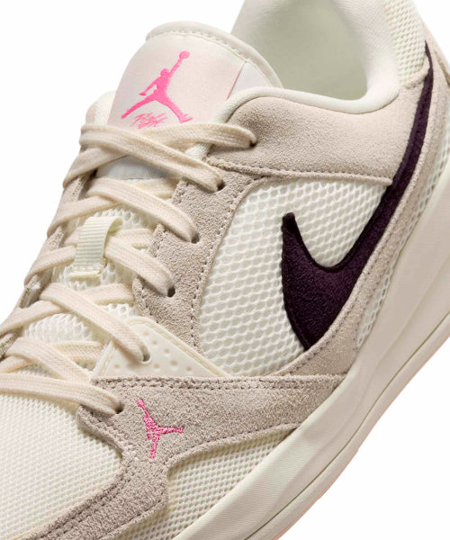 NIKE Nike Sneakers Size