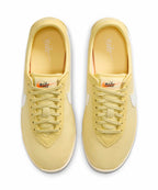 NIKE NIKE Sneakers Soft Yellow