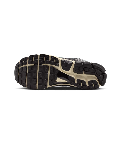 NIKE NIKE Zoom Vomero 5 Sneakers - Black:Metallic Silver:Coconut Milk:Chrome