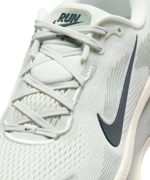NIKE Nike Vomero 18 M - Size 10