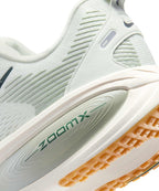 NIKE Nike Vomero 18 M - Size 10