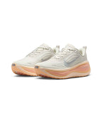 NIKE Nike Vomero Plus W - Light Bone