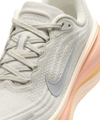 NIKE Nike Vomero Plus W - Light Bone