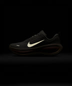 NIKE Nike Vomero Plus W - Light Bone