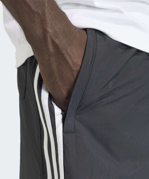 ADIDAS ADIDAS Sprinter Short Pants - Size M