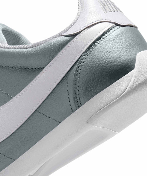 NIKE NIKE Sneakers Metallic Silver