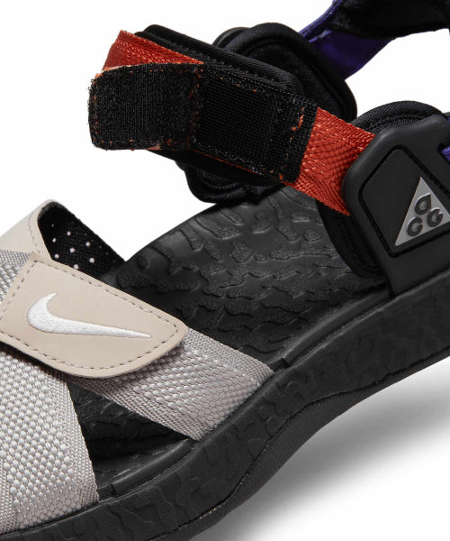NIKE NIKE ACG Air Deschutes+ Sandals - Light Iron Or:Dark Iris:Black