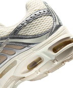 NIKE Nike Sneakers Women - Pale Ivory