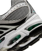 NIKE Nike Sneakers Size