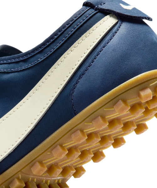 NIKE NIKE Sneakers Midnight Navy: Gum Light Brown: Soft Pearl