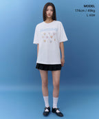 [하츠투하츠 컬래버] Hearts2Hearts 티셔츠 [화이트]