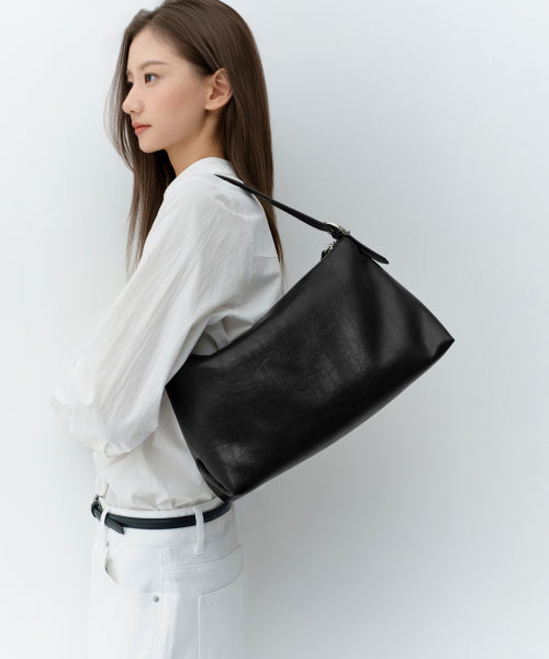MUSINSA STANDARD WOMAN MUSINSA STANDARD WOMAN Women's Buckle Slouchy Shoulder Bag