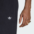 ADIDAS ADIDAS Trefoil Essential Waffle Shorts