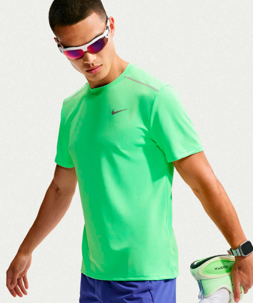 NIKE NIKE T-Shirt Size M - Illusion Green