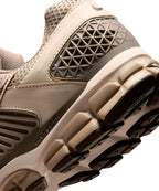 NIKE NIKE Sneakers Zoom Vomero 5 - Desert Khaki