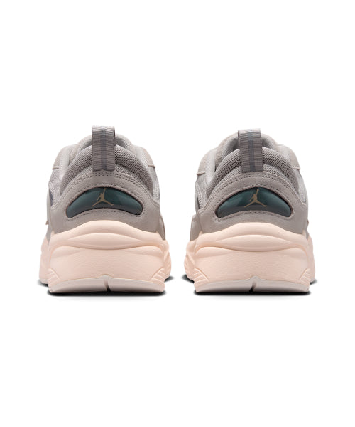 NIKE Nike Jordan Trunner O/S M - Light Iron Or