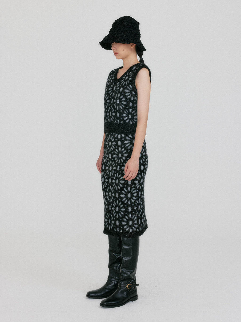 EENK ZITA Floral Knit Vest - Black