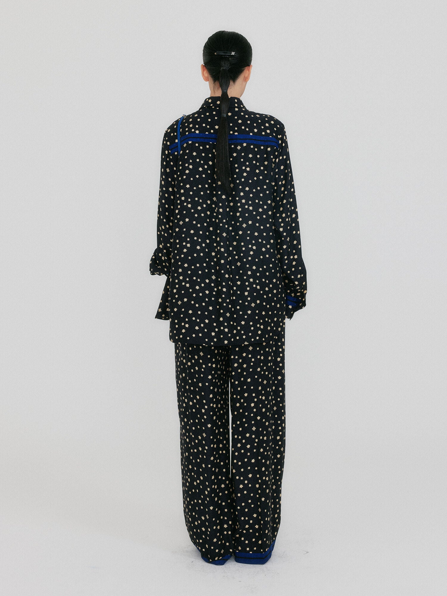 EENK ZIAN Contrast Shirts - Black