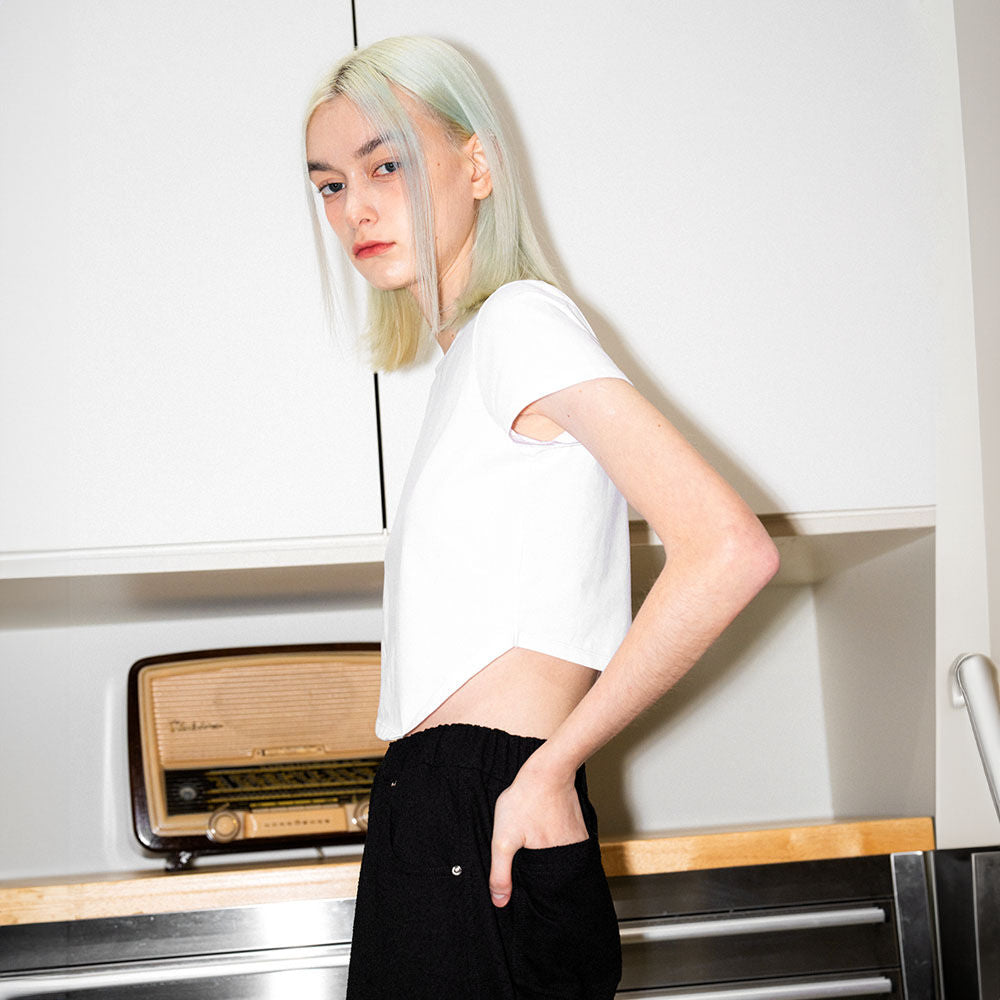 GENERAL IDEA WOMAN Unbalanced Silket Crop Tee [WHITE] / WBD1L01511